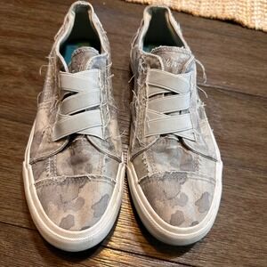 Blowfish Malibu Marley Distressed Camo Canvas Slip On Sneakers Shoes 8.5 Womens
